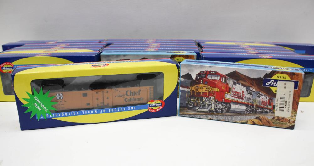 COLLECTION OF TWENTY HO GAUGE