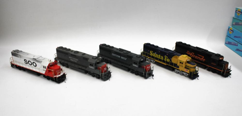 COLLECTION OF TWENTY HO GAUGE TRAIN