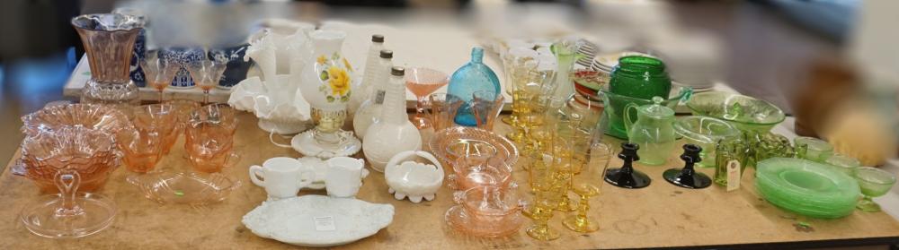 COLLECTION OF VARIOUS COLORED GLASS