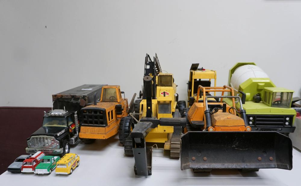 COLLECTION OF VINTAGE AND OTHER