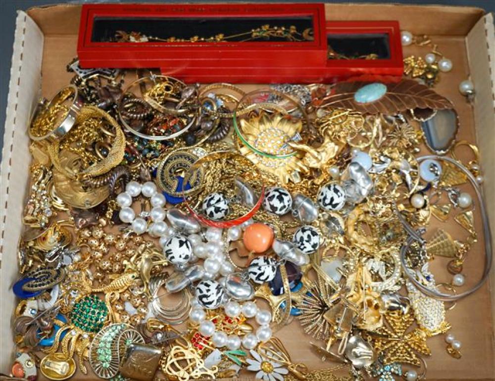 COLLECTION OF VINTAGE COSTUME