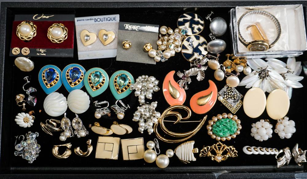 COLLECTION OF VINTAGE COSTUME