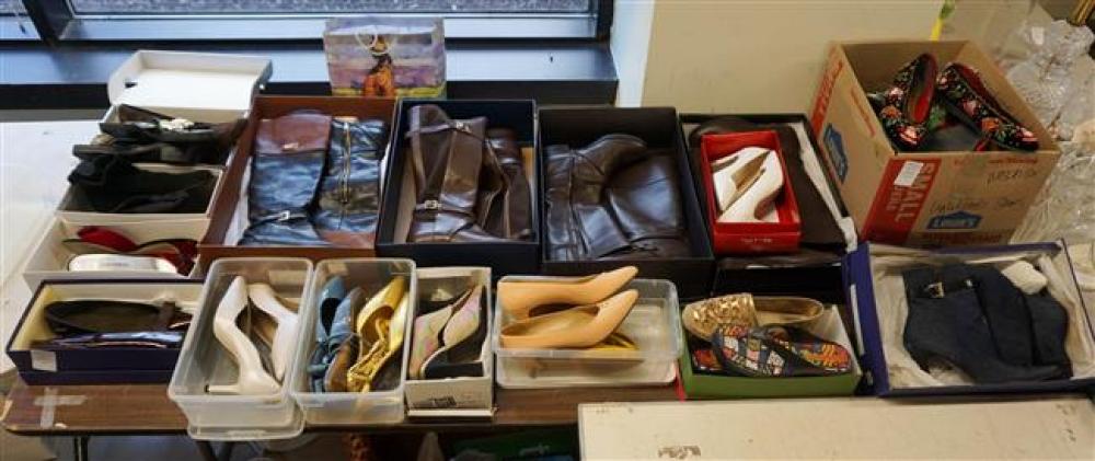 COLLECTION OF WOMEN'S SHOES AND