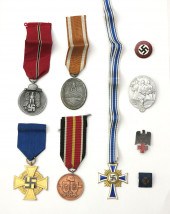 COLLECTION OF WWII GERMAN BADG