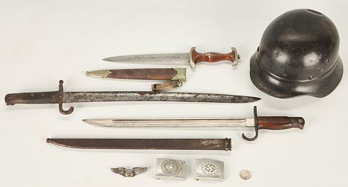 COLLECTION OF WWII & WWI ITEMS: