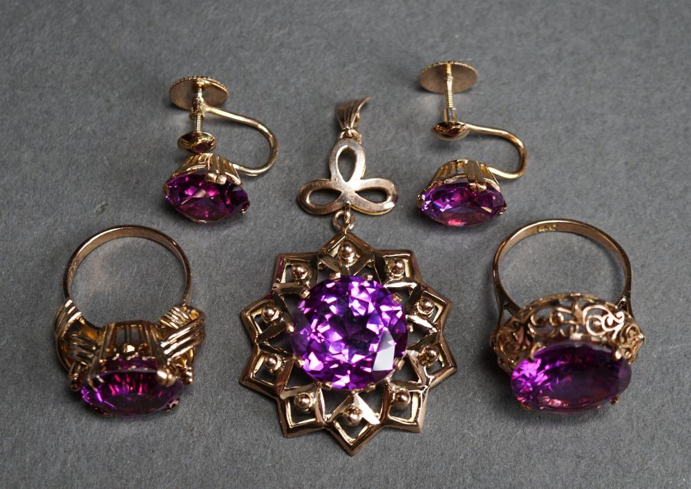 COLLECTION OF YELLOW-GOLD AND