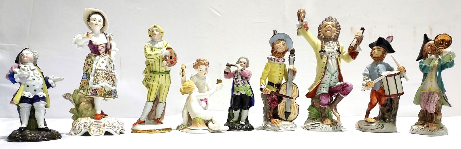 COLLECTION PORCELAIN FIGURINES,