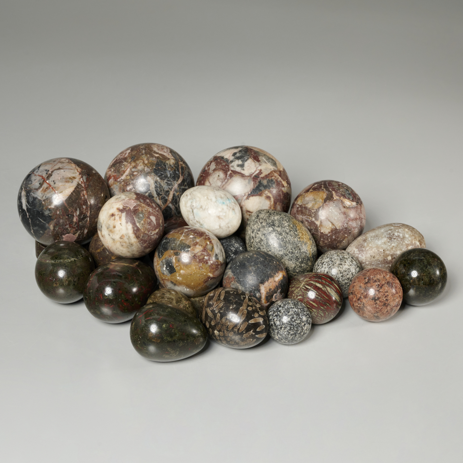 COLLECTION SPECIMEN STONE ORBS