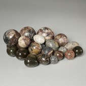 COLLECTION SPECIMEN STONE ORBS