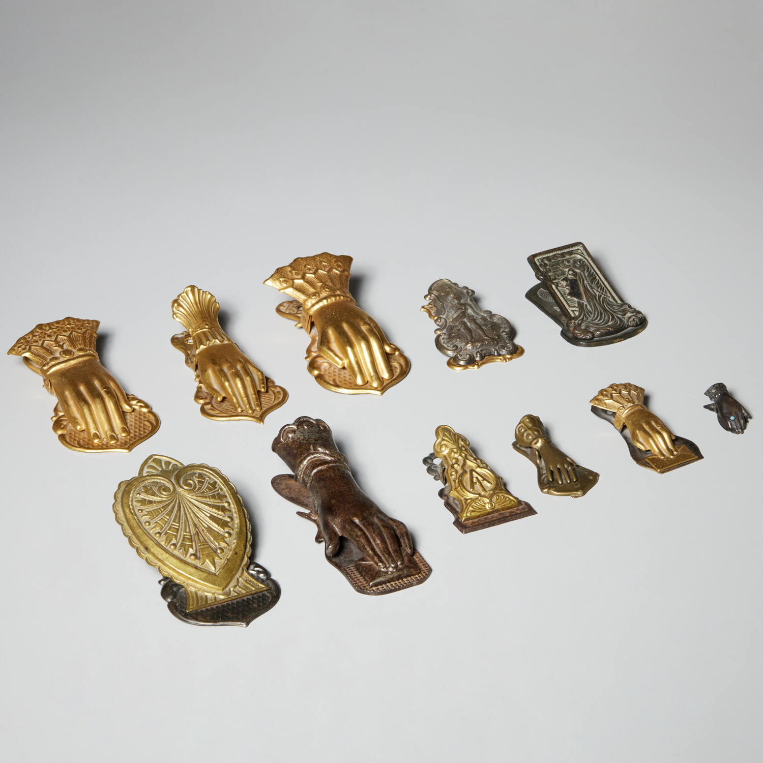 COLLECTION VICTORIAN CAST METAL