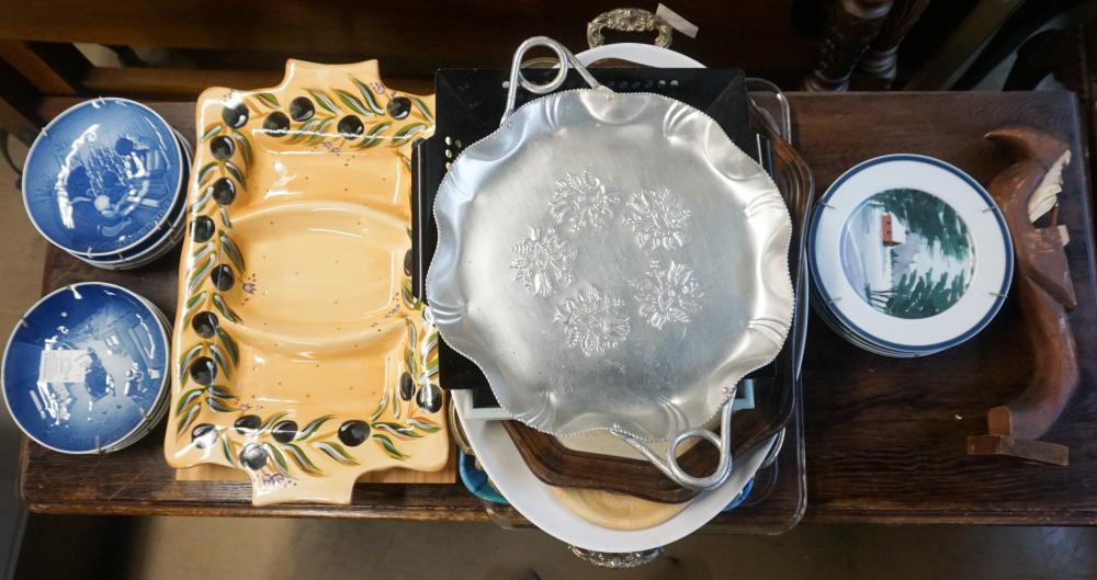 COLLECTION WITH ASSORTED CERAMIC