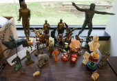 COLLECTION WITH ASSORTED CURIO