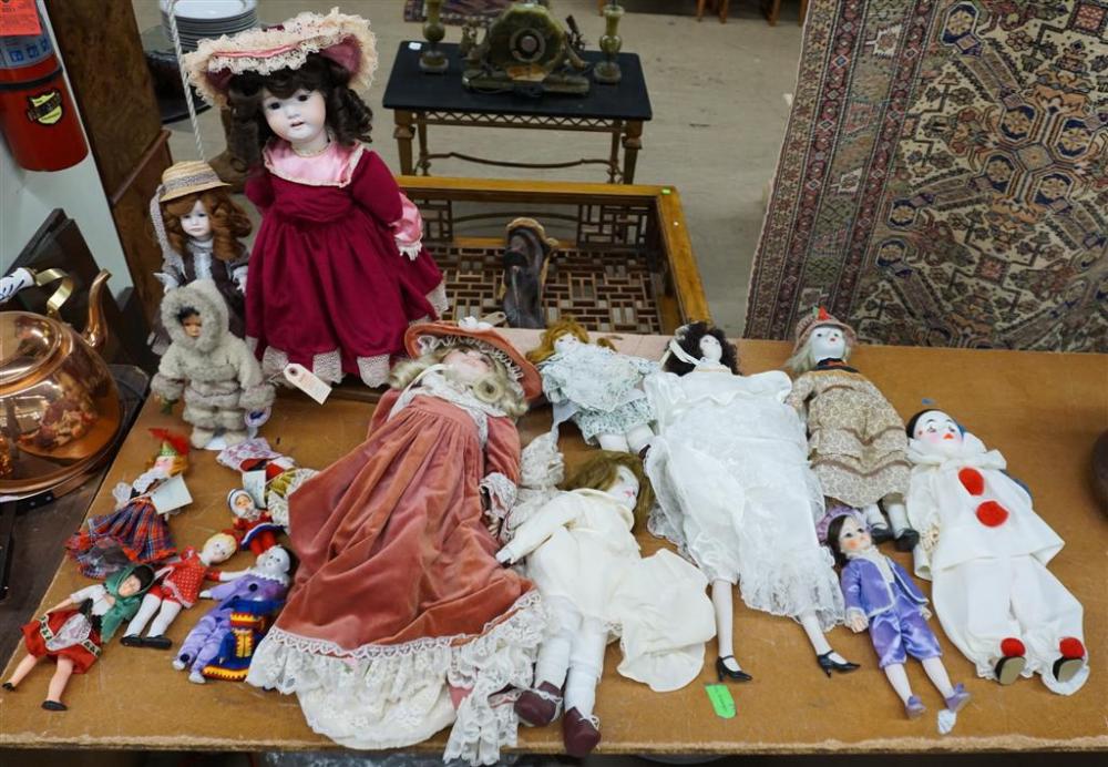 COLLECTION WITH ASSORTED