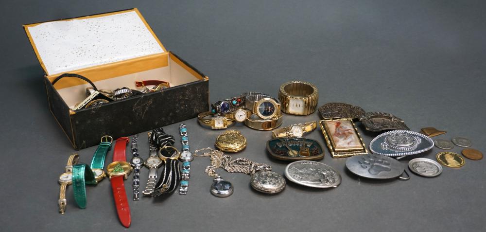 COLLECTION WITH ASSORTED WOMEN'S
