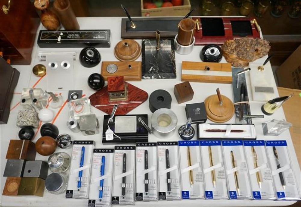 COLLECTION WITH BOXED CROSS PENS,