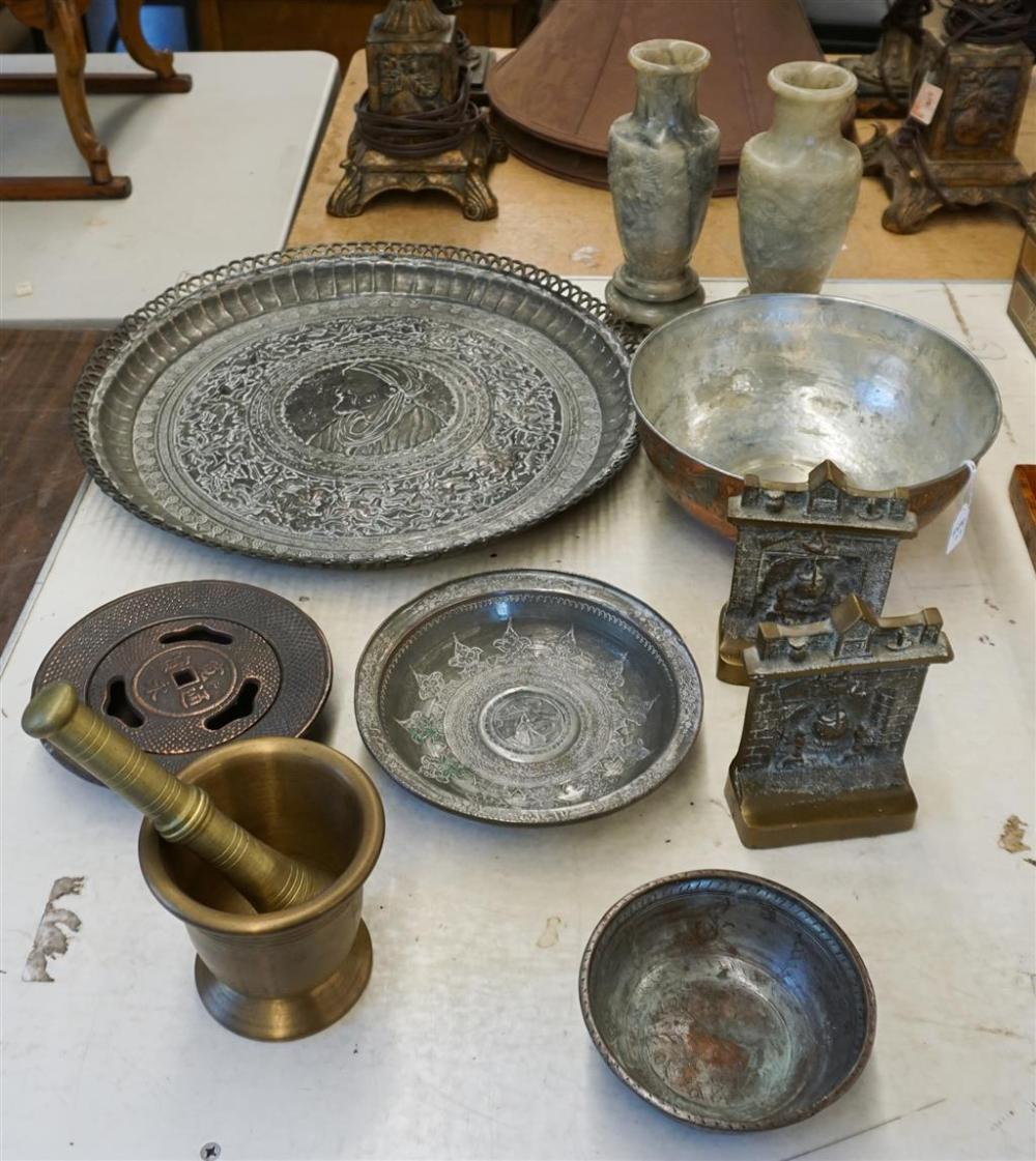 COLLECTION WITH BRASS AND