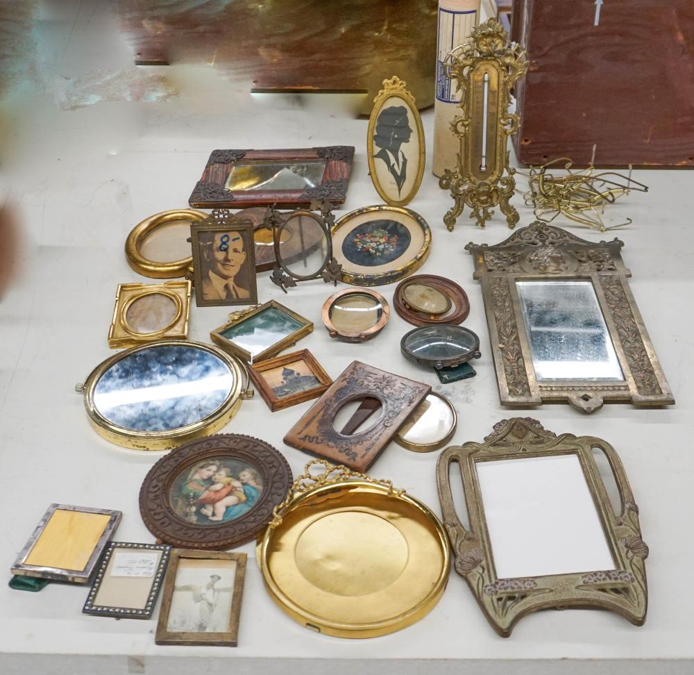 COLLECTION WITH CAST BRASS,