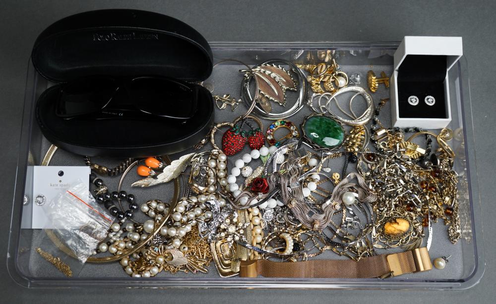 COLLECTION WITH COSTUME AND