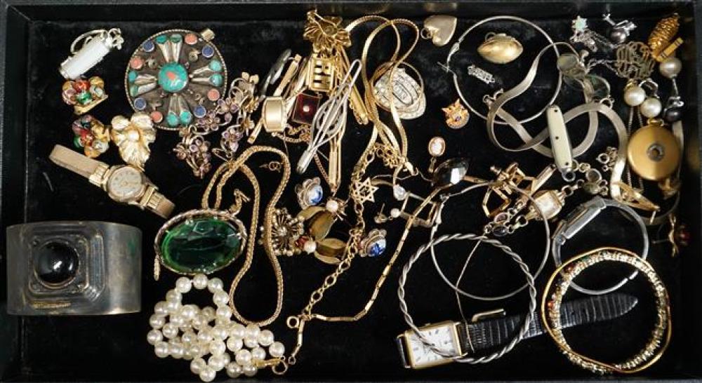 COLLECTION WITH COSTUME JEWELRY,