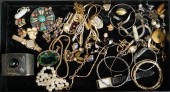 COLLECTION WITH COSTUME JEWELR