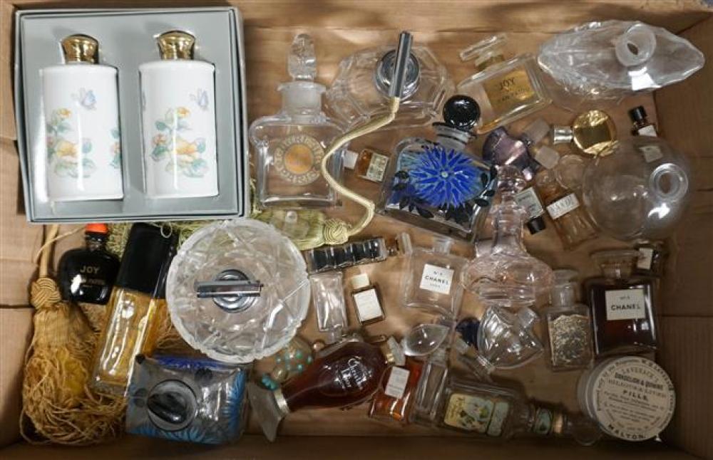 COLLECTION WITH GLASS PERFUME