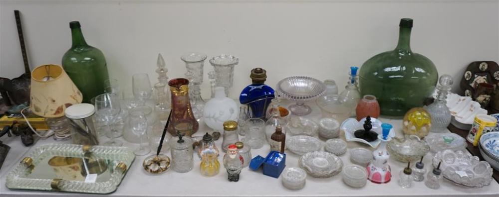 COLLECTION WITH GLASSWARE,