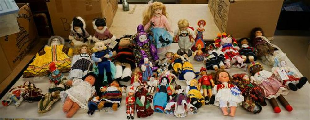 COLLECTION WITH INTERNATIONAL CLOTH