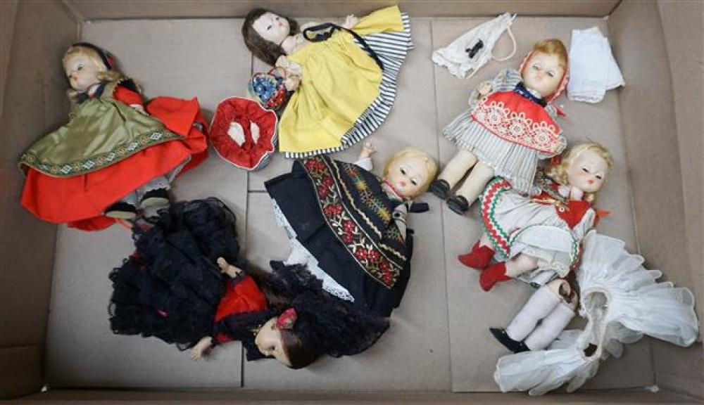 COLLECTION WITH MADAME ALEXANDER