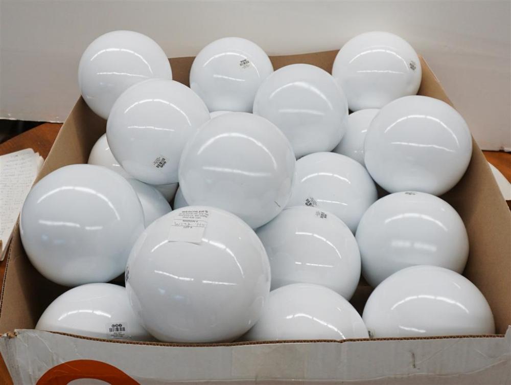 COLLECTION WITH MILK GLASS