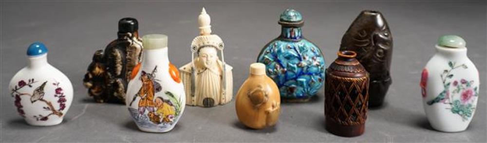 COLLECTION WITH NINE ASSORTED SNUFF