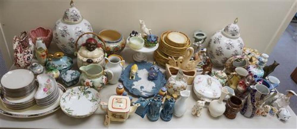 COLLECTION WITH PORCELAIN,