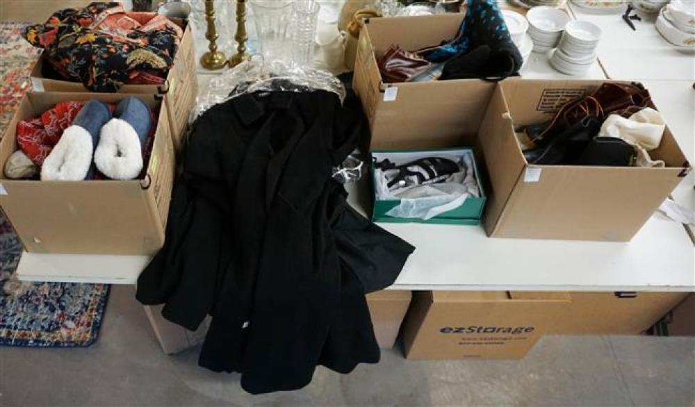 COLLECTION WITH WOMEN'S AND