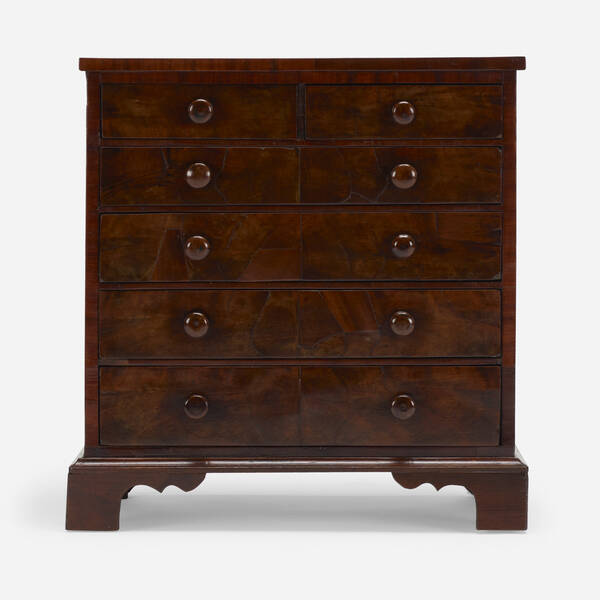 Colonial. Chest. walnut veneer,