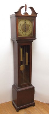 COLONIAL MFG MAHOGANY GRANDMOT
