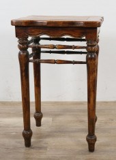 COLONIAL STYLE SIDE TABLEColon