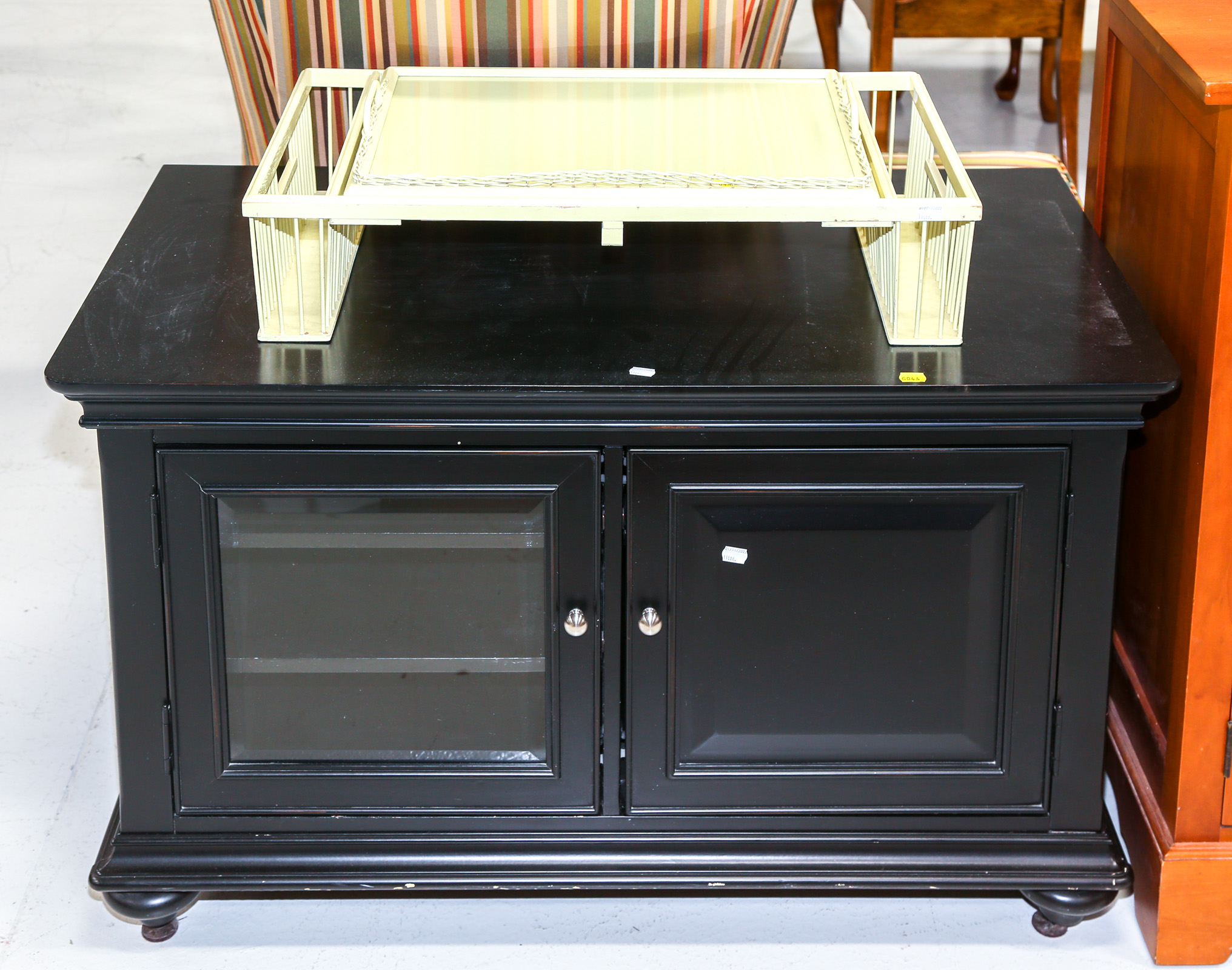 COLONIAL STYLE TELEVISION STAND &