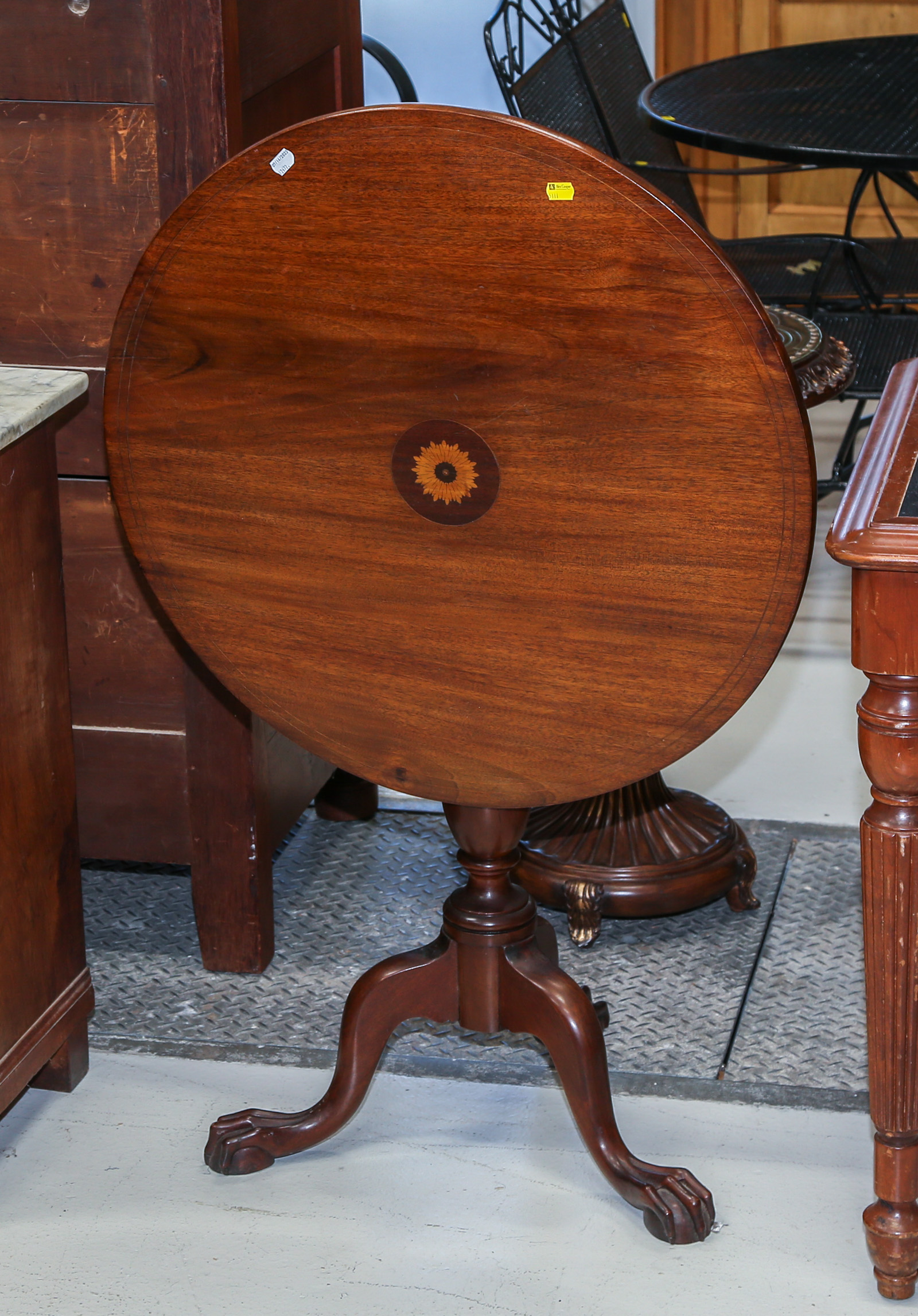 COLONIAL STYLE WALNUT TILT-TOP