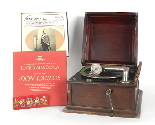 Columbia Grafonola with mahogany