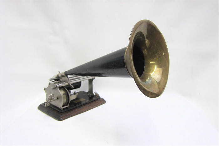 COLUMBIA GRAPHOPHONE with