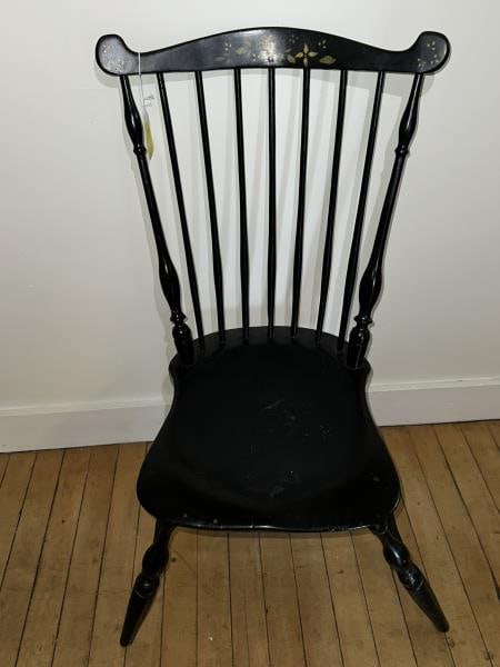COMB BACK WINDSOR SIDE CHAIR,