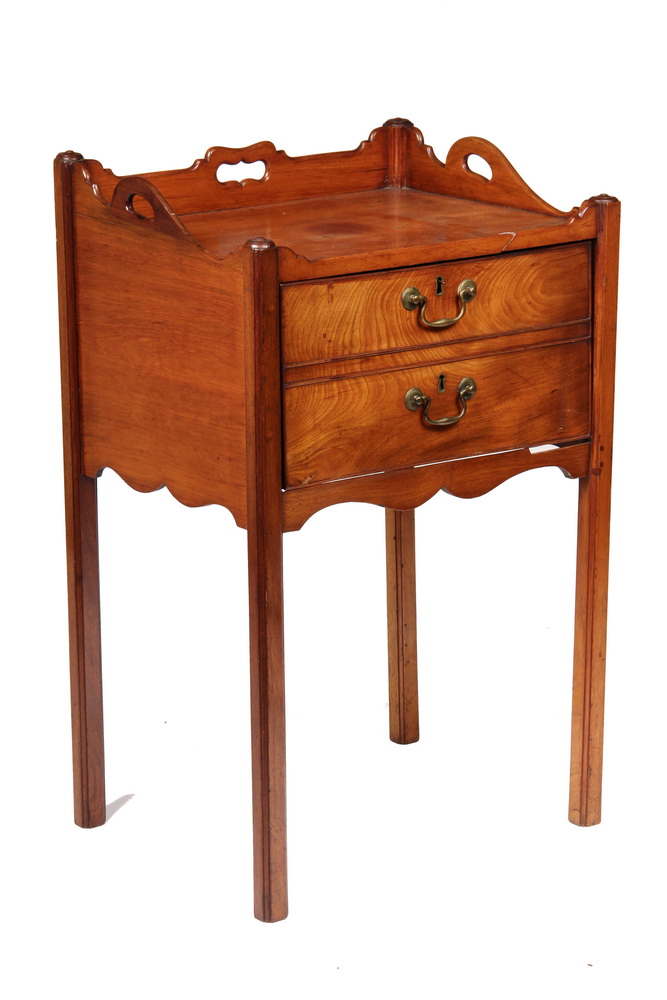 COMMODE - English Chippendale