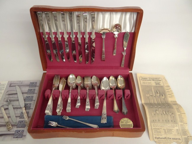 Community plate boxed flatware set.