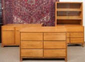 CONANT BALL MAPLE HUTCH CABINE