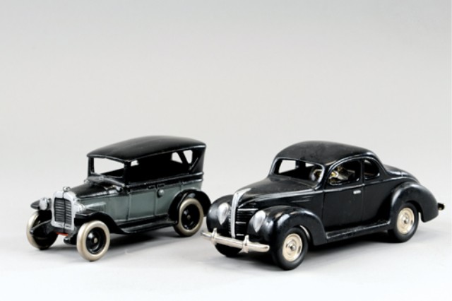 CONTEMPORARY 1939 FORD COUPE AND