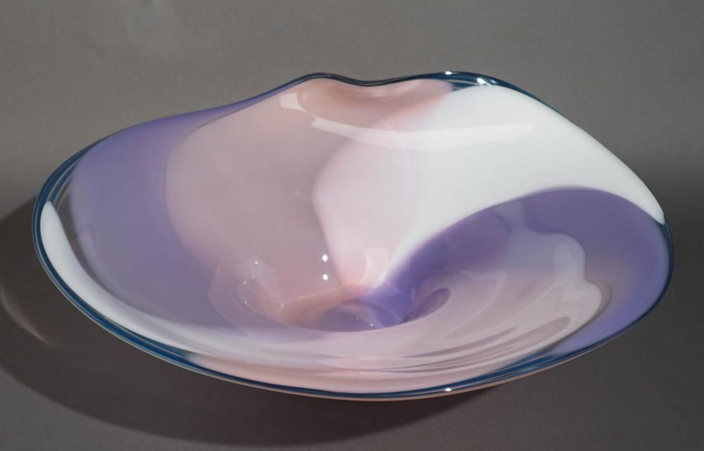 CONTEMPORARY ART GLASS CENTER BOWL,
