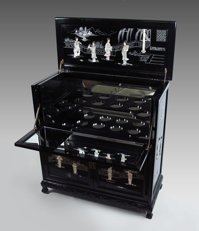 CONTEMPORARY BLACK LACQUER BAR:
