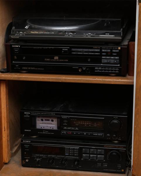 CONTEMPORARY ELECTRONICSSony five
