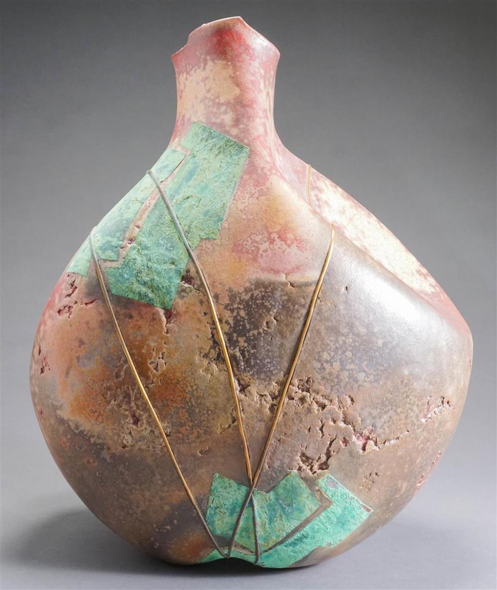 CONTEMPORARY GLAZED POTTERY VESSEL,