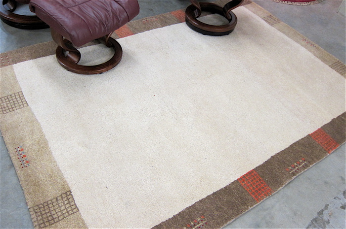CONTEMPORARY HAND KNOTTED