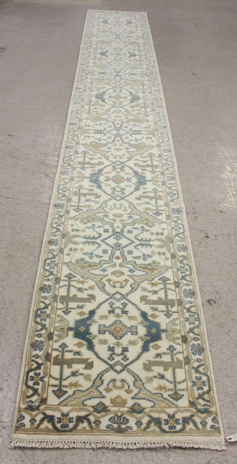 CONTEMPORARY HAND KNOTTED
